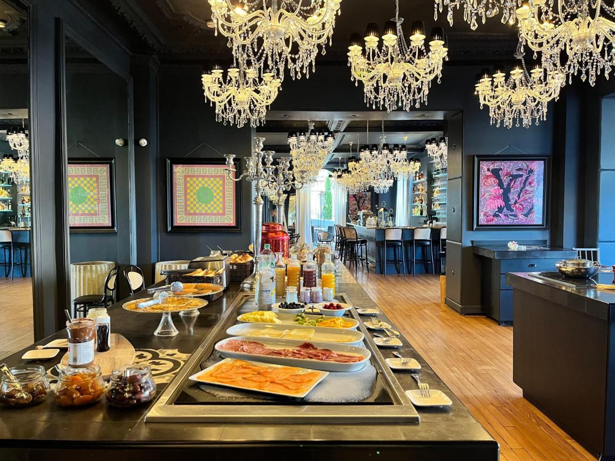 Belfry & Spa By Ligne St Barth Lourdes Exterior foto The buffet at the restaurant