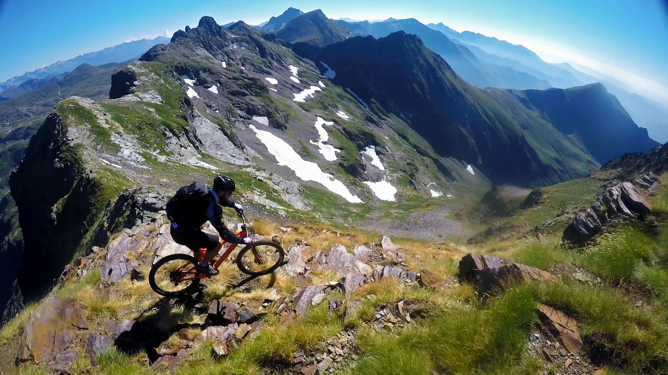 Belfry & Spa By Ligne St Barth Lourdes Exterior foto A mountain biker in the Pyrenees