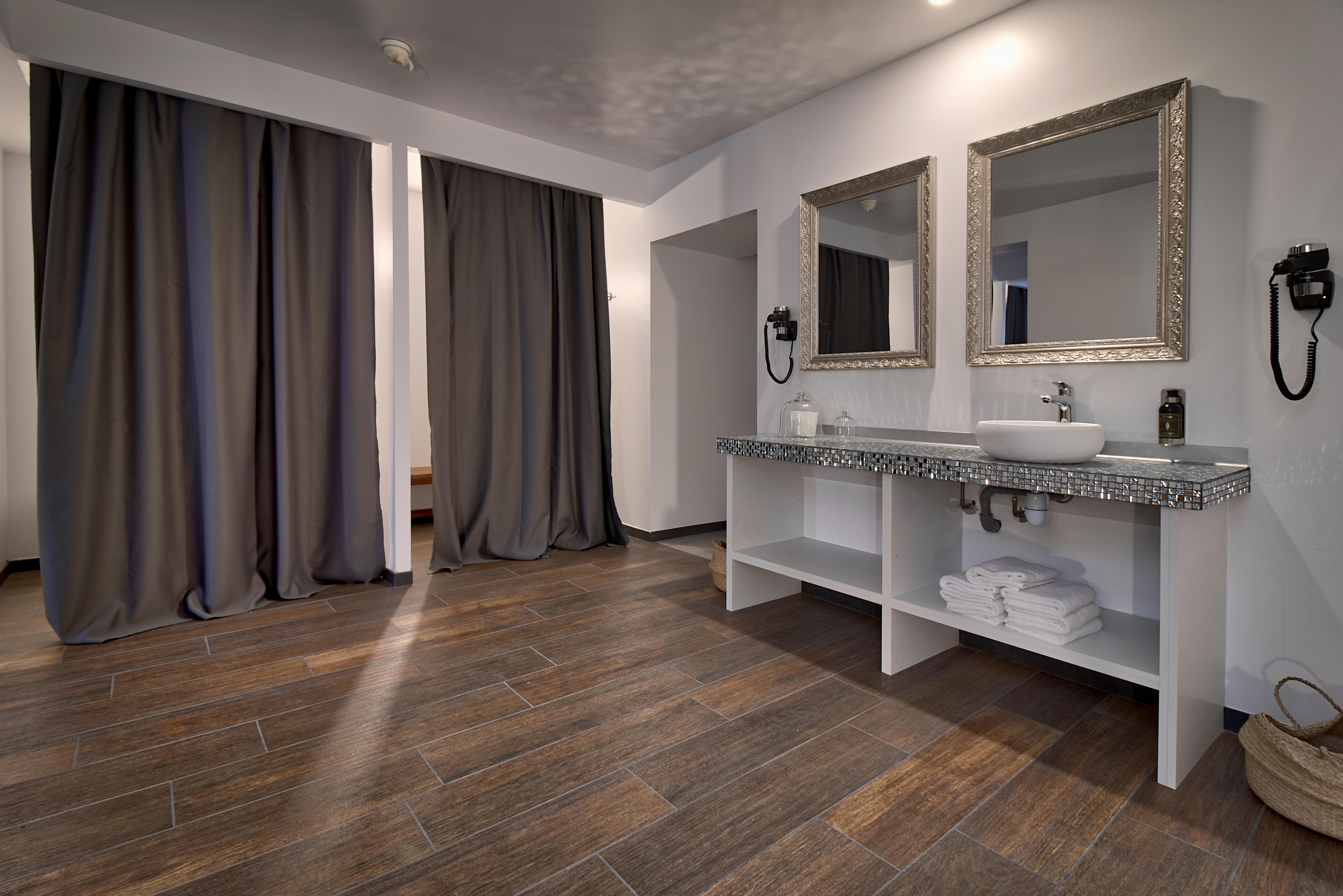 Belfry & Spa By Ligne St Barth Lourdes Exterior foto Bathroom with porcelain wood-look tiles