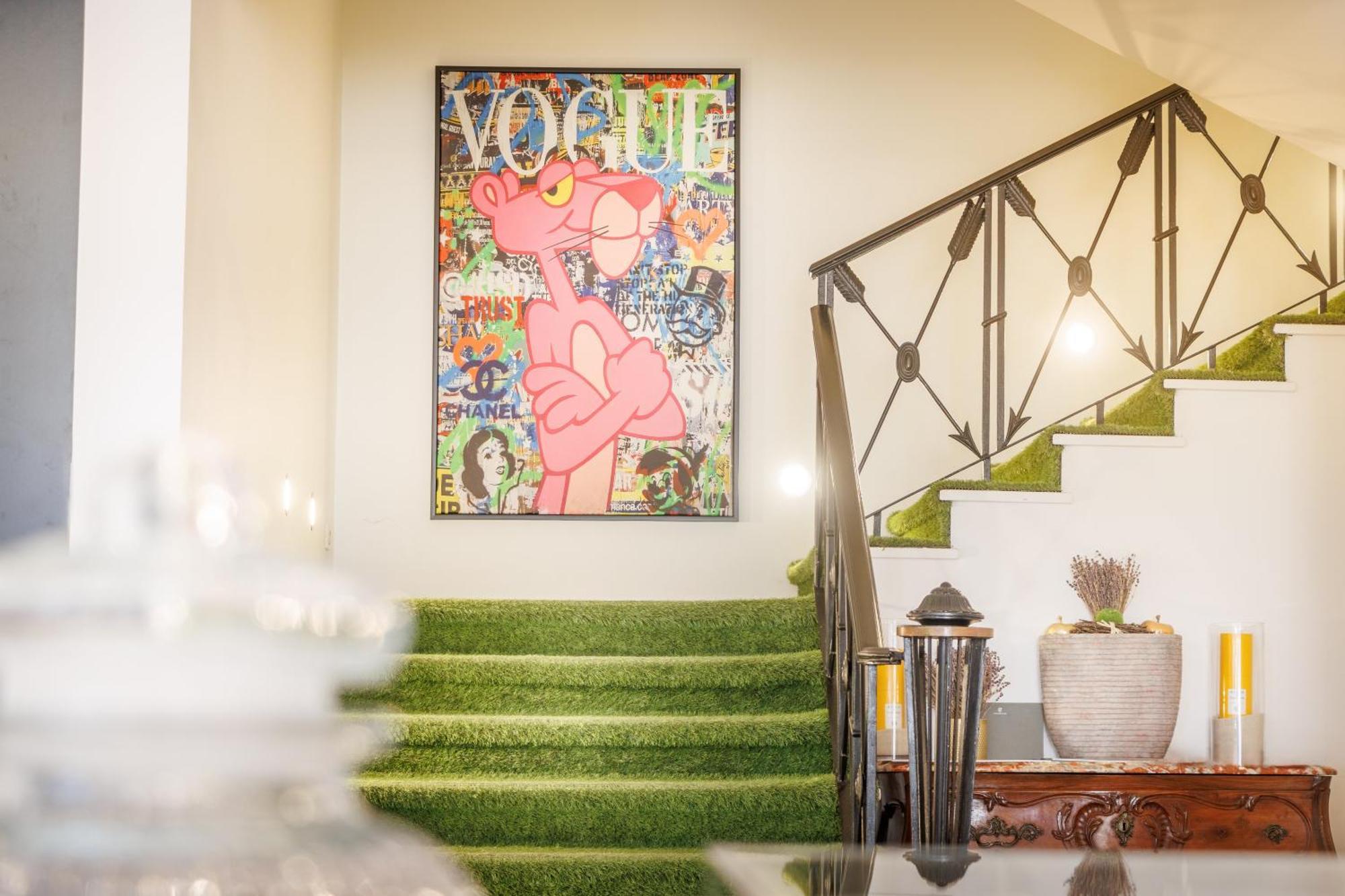 Belfry & Spa By Ligne St Barth Lourdes Exterior foto Installation of a painting by the artist