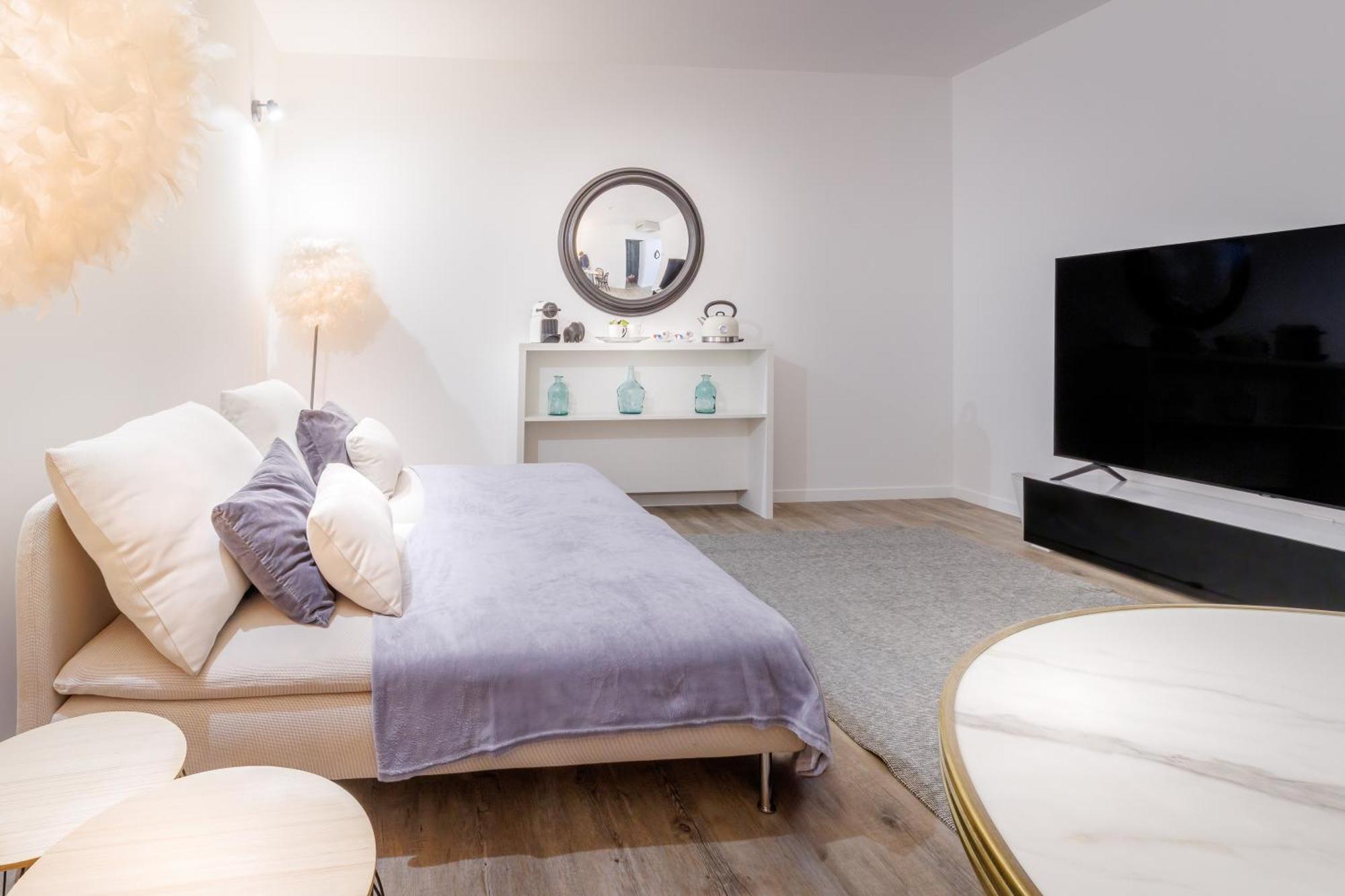 Belfry & Spa By Ligne St Barth Lourdes Quarto foto A bedroom with a television